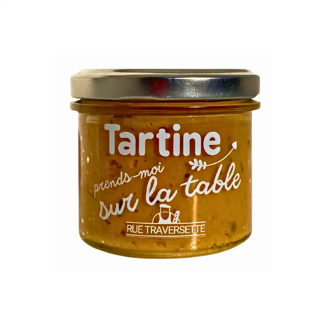 Prends-moi-sur-la-table-–-Tartinable-aubergine-Rue-Traversette-1 Pot de tartinable aubergine "Prends moi sur la table" de Rue Traversette. Sur un fond blanc.