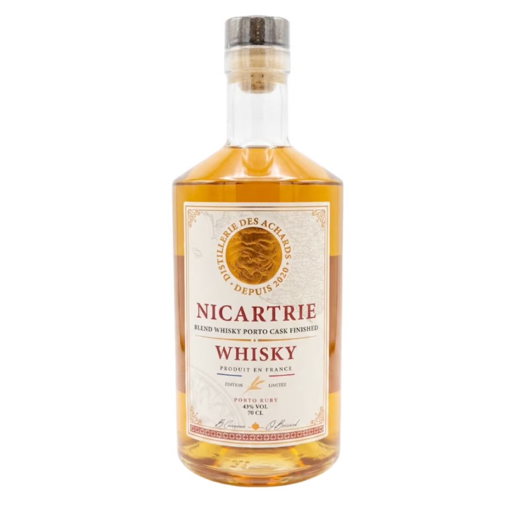 Bouteille de whisky porto Nicartrie de la Distillerie des Achards, un blend vieilli en fûts de porto Ruby élaboré en Vendée.
