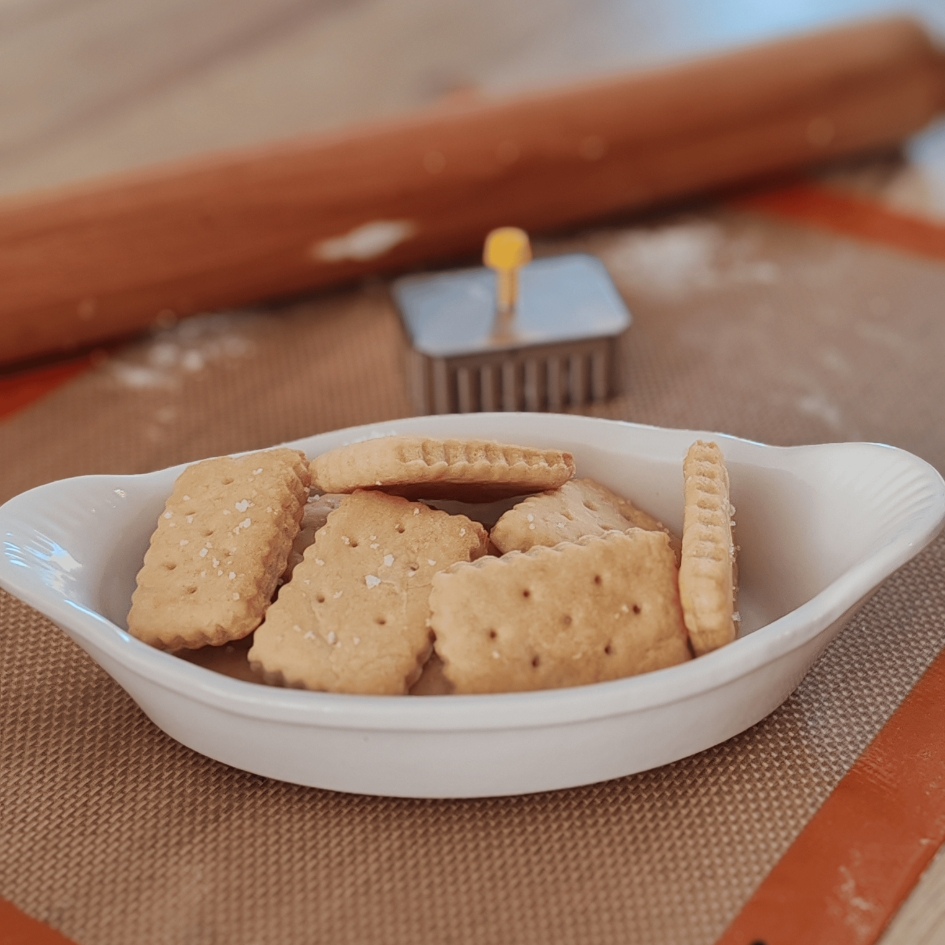 RECETTE CRACKERS Cette photo représente les crackers que l'on réalise dans la recette. Cela permet de donner un aperçu du résultat.