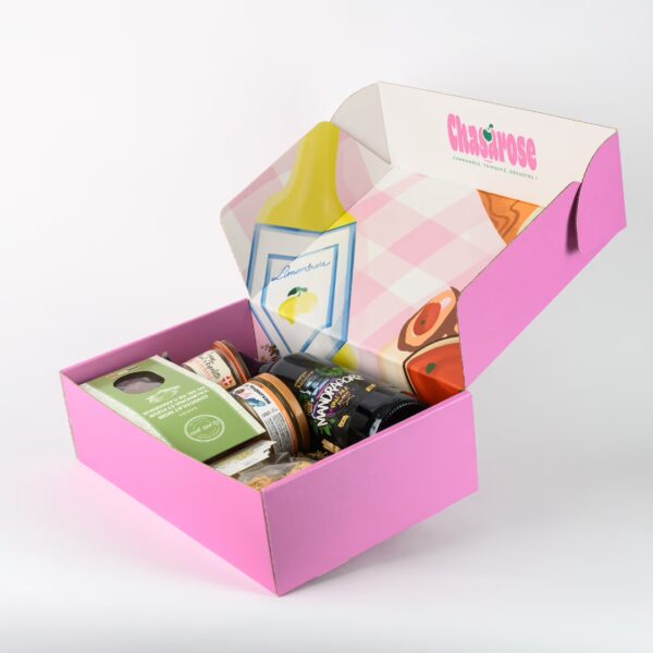 Coffret apéro Chasarose en abonnement, garni de produits artisanaux et gourmands.