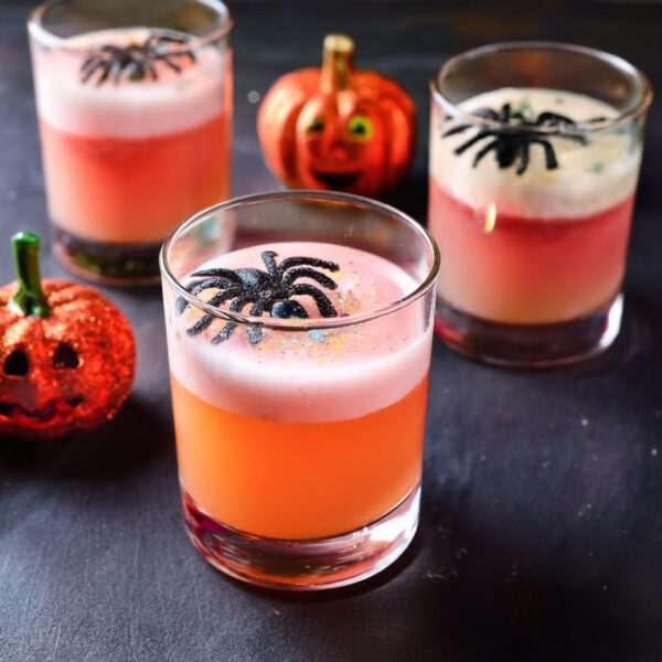 Activités Saint Jean de Monts et alentours – mocktails Halloween pour enfants avec décoration citrouilles et araignées.